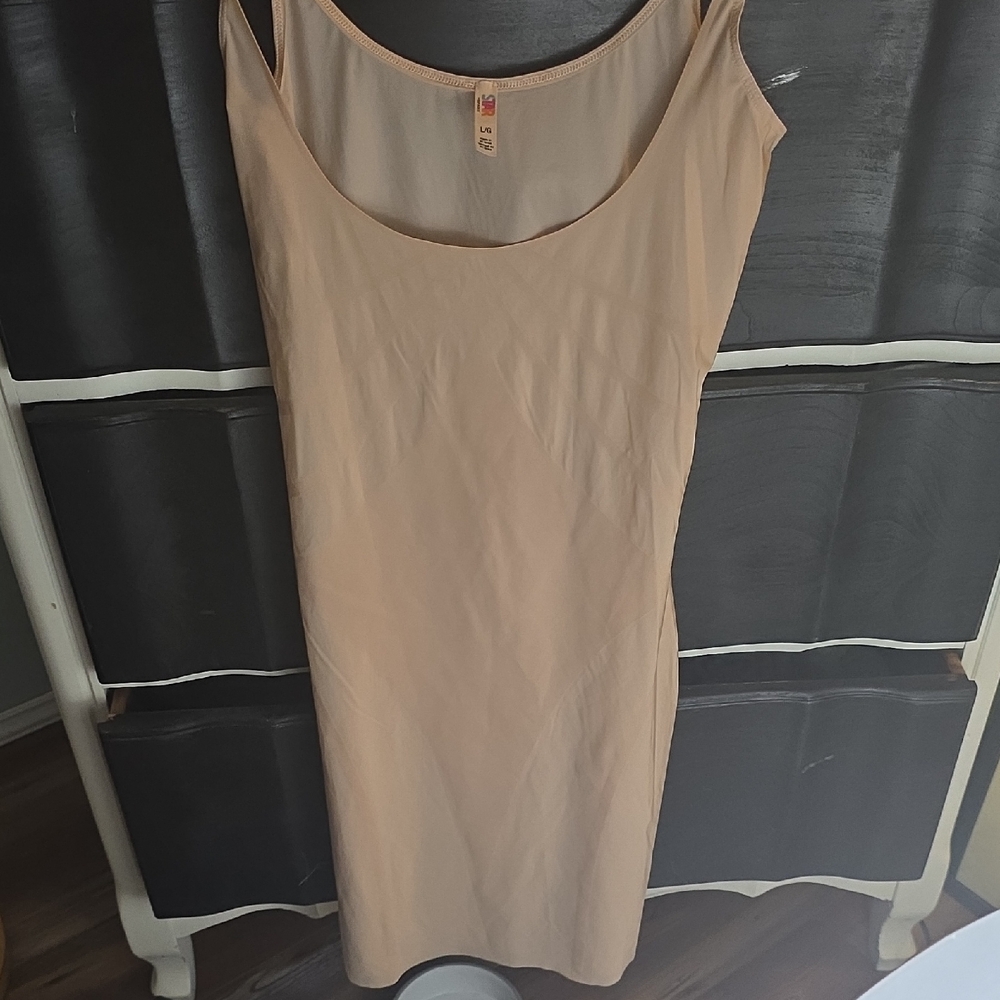 Spanx Star Nude Light Compression Slip. Size Large